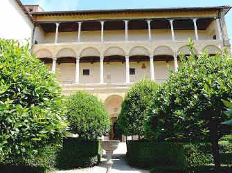 Palazzo Piccolomini courtyard
